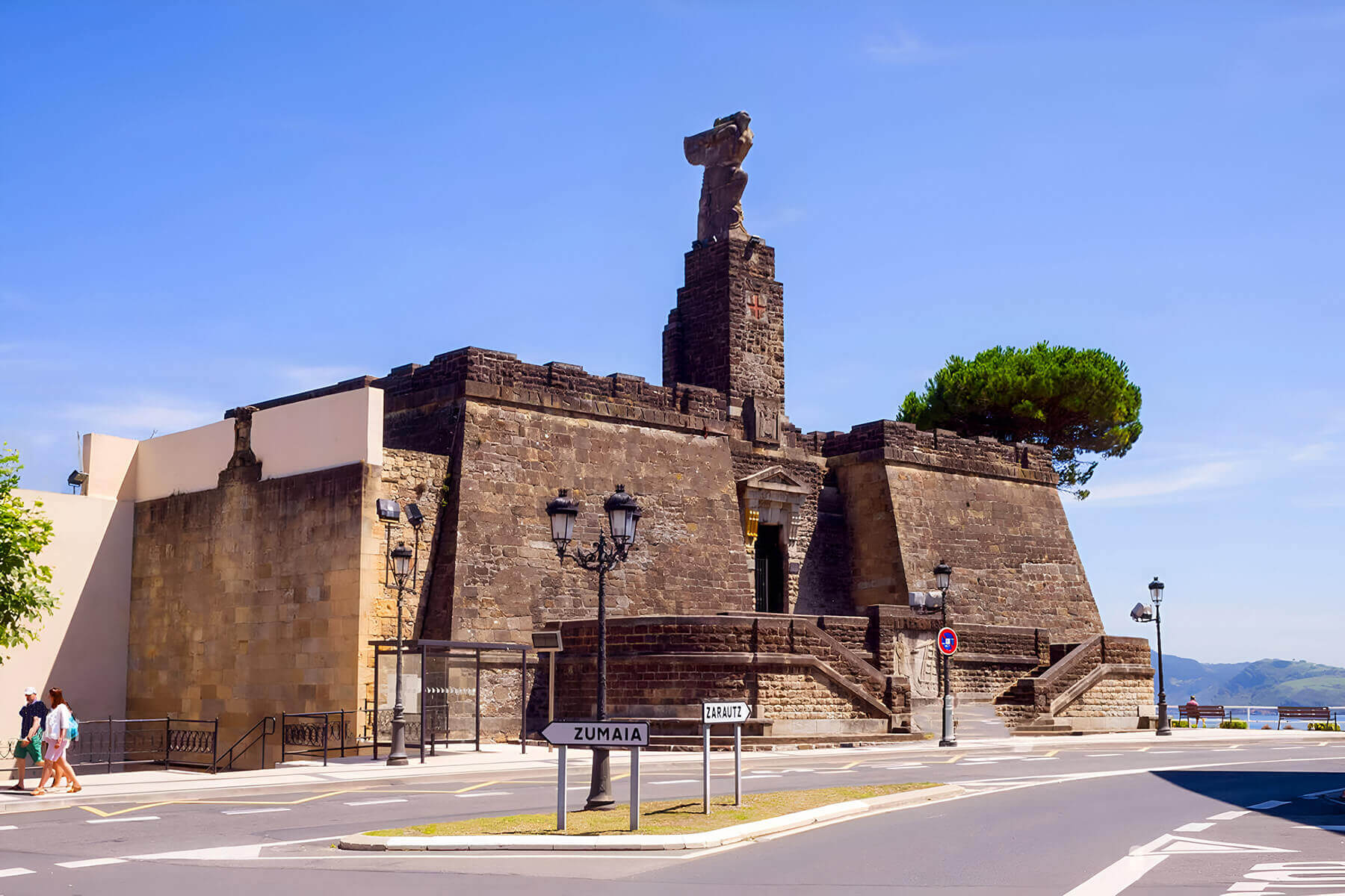 史上初世界一周記念碑